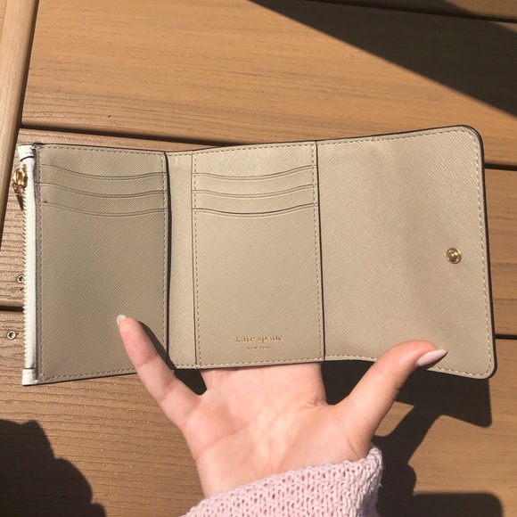 Kate Spade White Small/Medium Bifold Flap Wallet - Picture 6 of 9